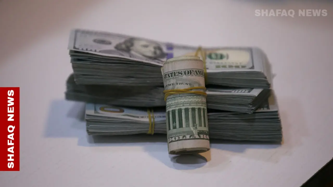 سعر الدولار يسجل ارتفاعاً طفيفاً في أسواق بغداد وأربيل المحلية اليوم